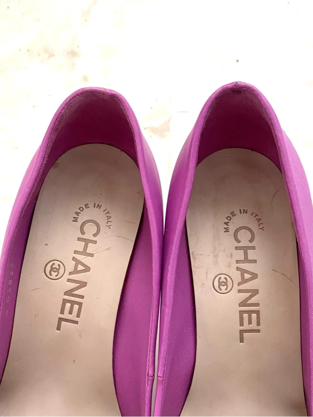 Chanel Made in Italy Interlocking CC Logo Purple Navy Leather Pumps Heels 6/36